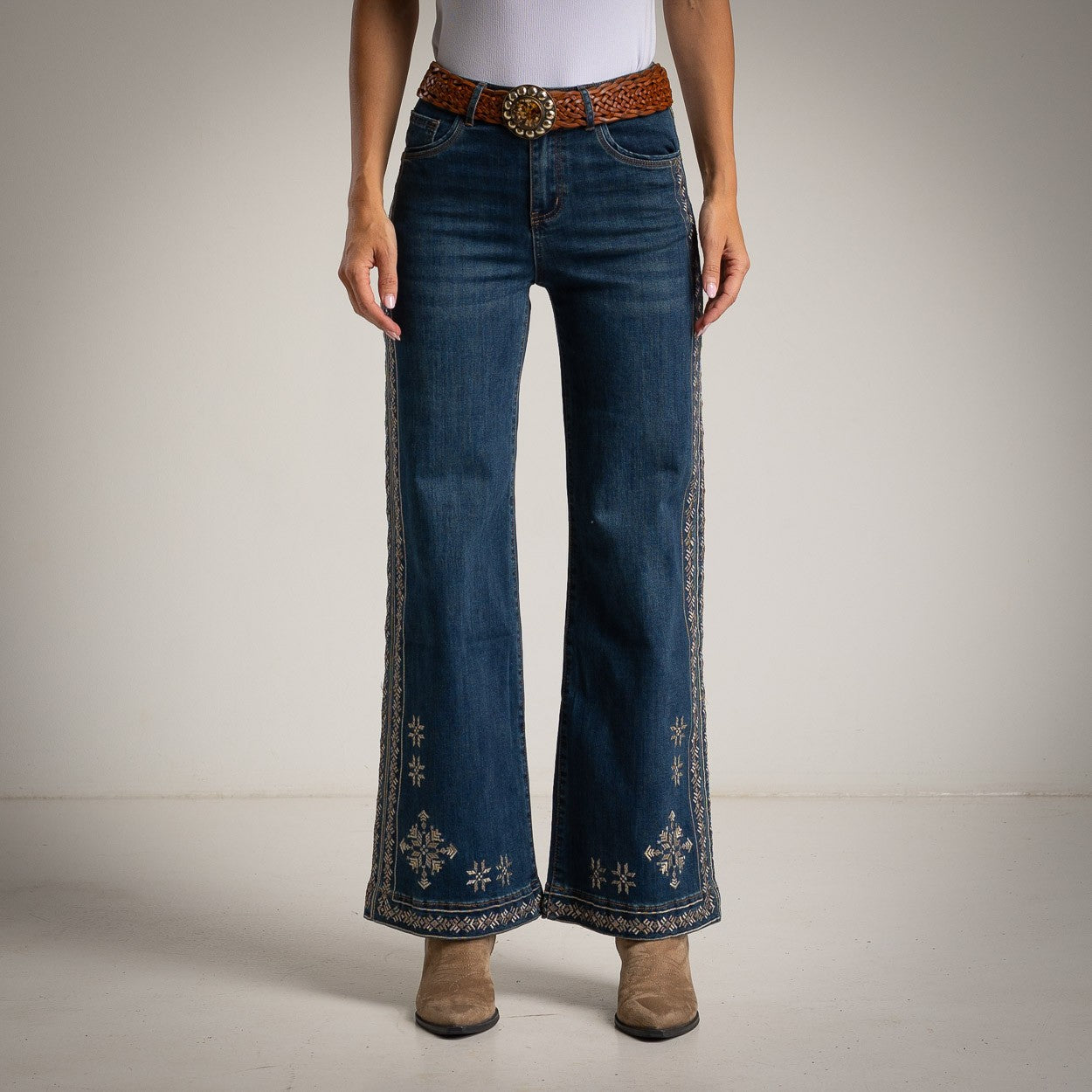 Jeans con ricamo laterale Kilamas