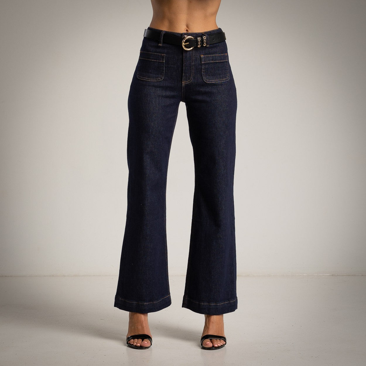Jeans con tasche a toppa