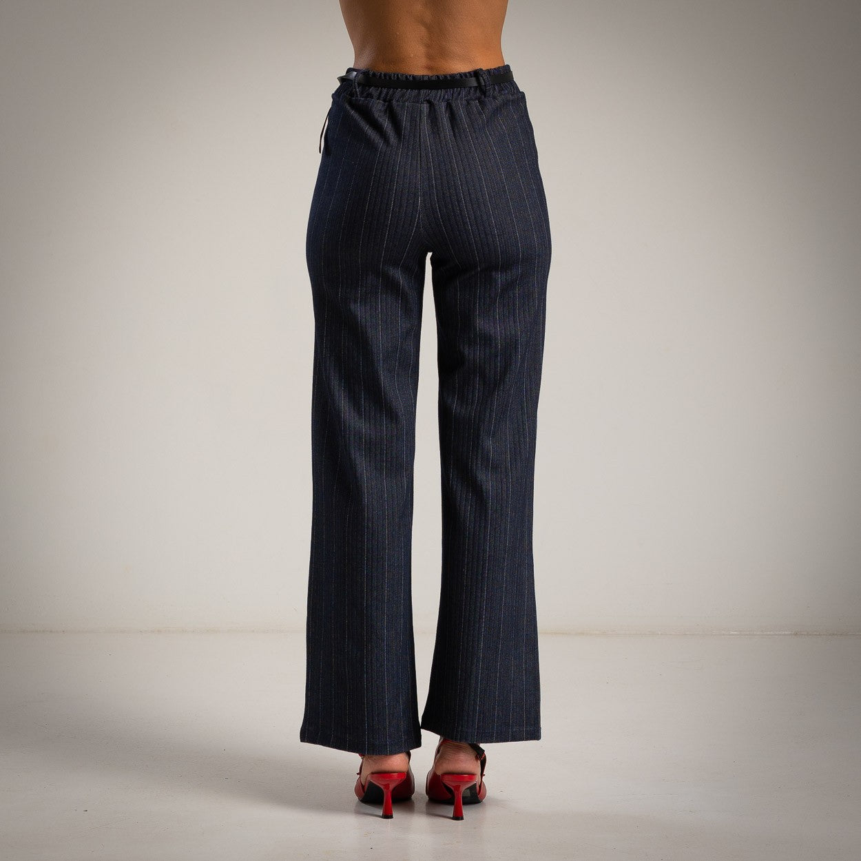 PANTALONI IN DENIM A RIGHE + CINTURA
