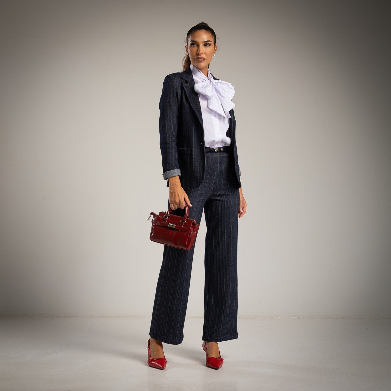PANTALONI IN DENIM A RIGHE + CINTURA