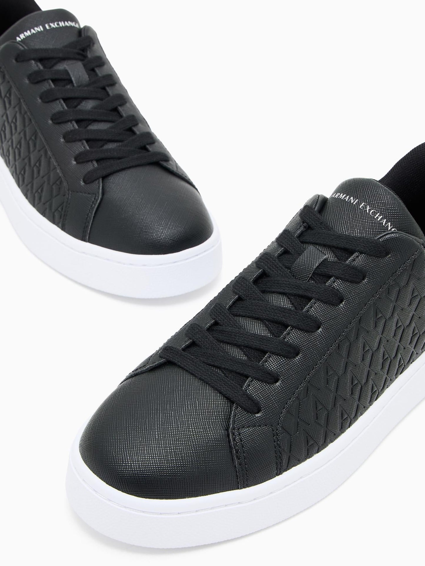 Armani Exchange Scarpe da ginnastica con lacci e logo in rilievo allover Uomo Nero