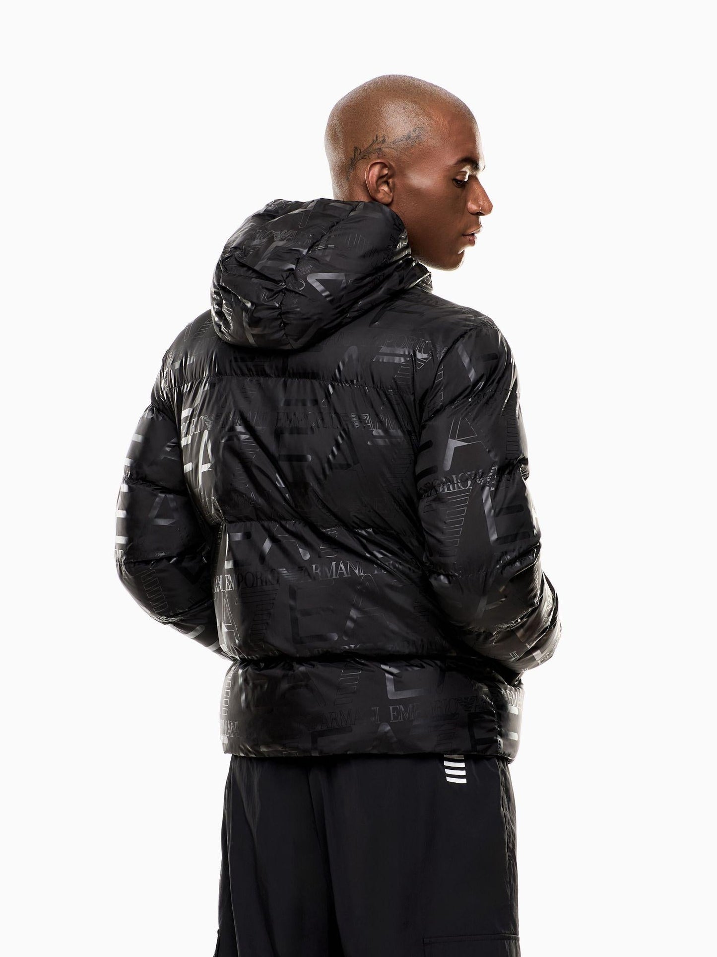 EA7 Emporio Armani Giacca Imbottita con Cappuccio Uomo Stampa Logo All-Over Nero