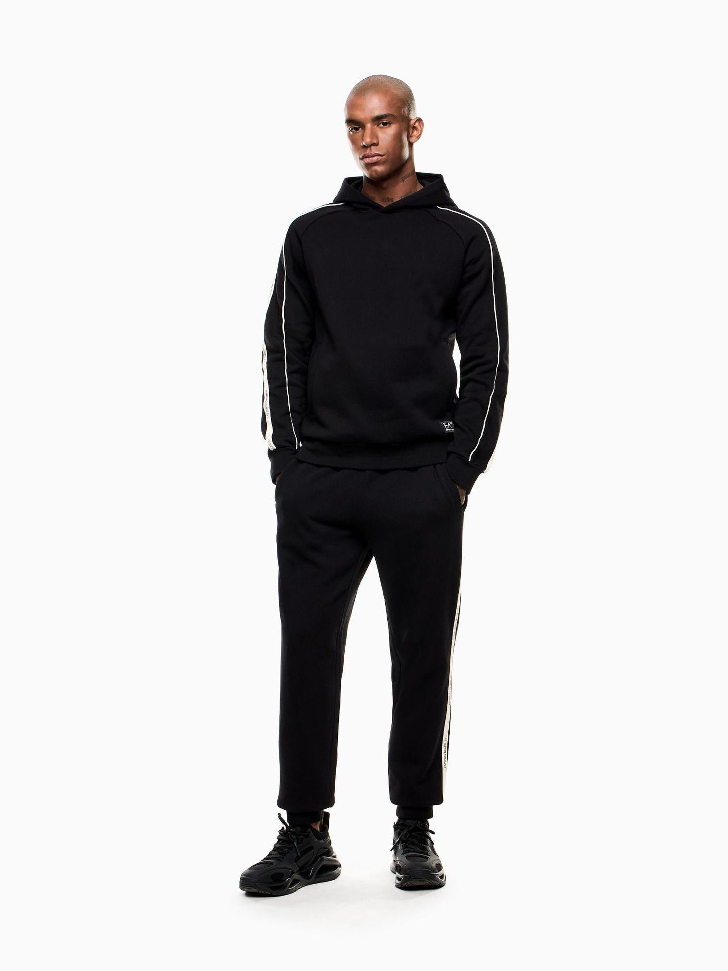 EA7 Emporio Armani Pantaloni Jogger Uomo Logo Series In Misto Cotone Nero