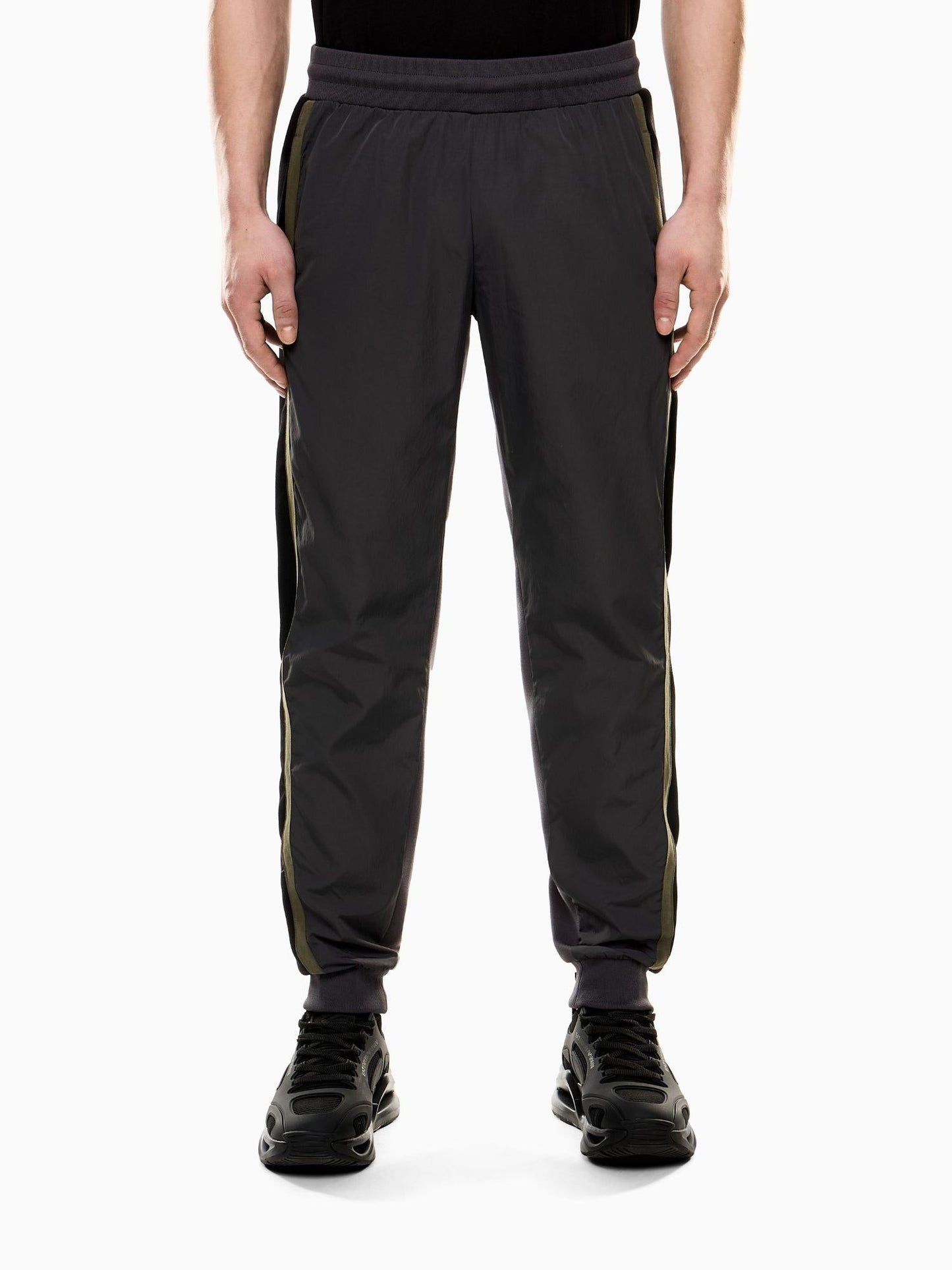 EA7 Emporio Armani Pantaloni Jogger Uomo Athletic Colour Block In Nylon E Misto Viscosa Asfalto