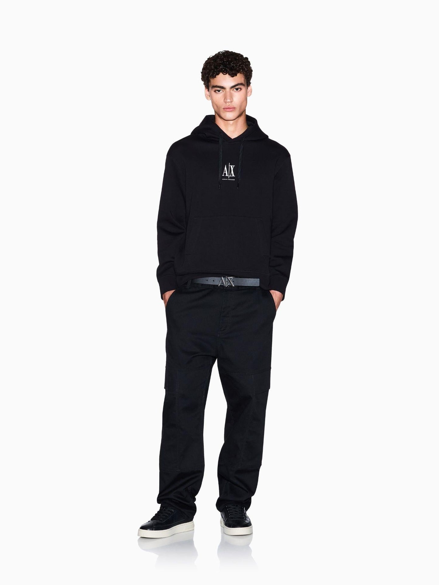 Armani Exchange felpa nera elegante con cappuccio da uomo con logo ricamato